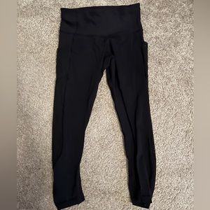 Lululemon black capris size 6